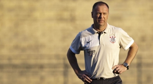 A trajet�ria de Mano Menezes como t�cnico come�ou em 1997