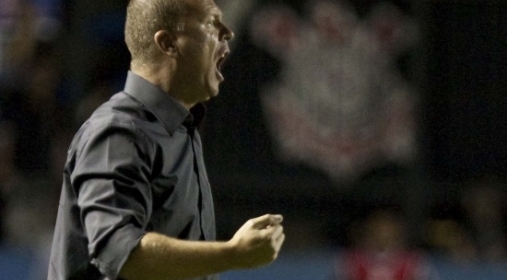 A trajet�ria de Mano Menezes como t�cnico come�ou em 1997